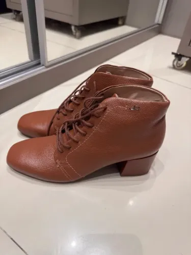 Bota Feminina Marrom de Couro