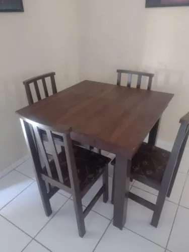 Mesa de 4 cadeiras 