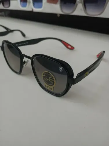 Ray ban escudeira Ferrari preto degradê safira ponta de estoque 