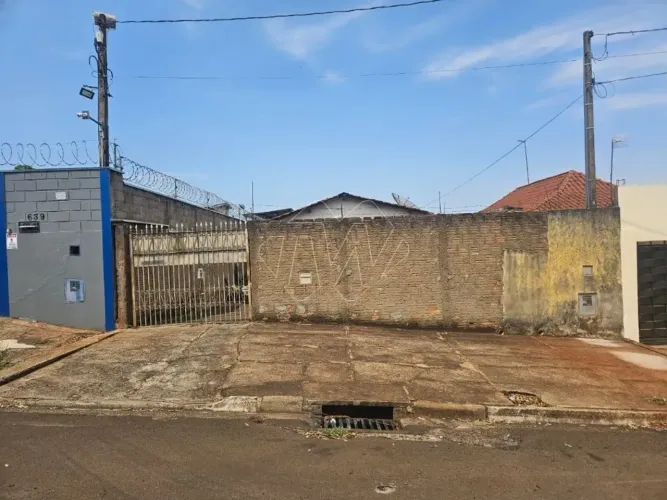 Venda de Casas / Padrão na cidade de Araraquara