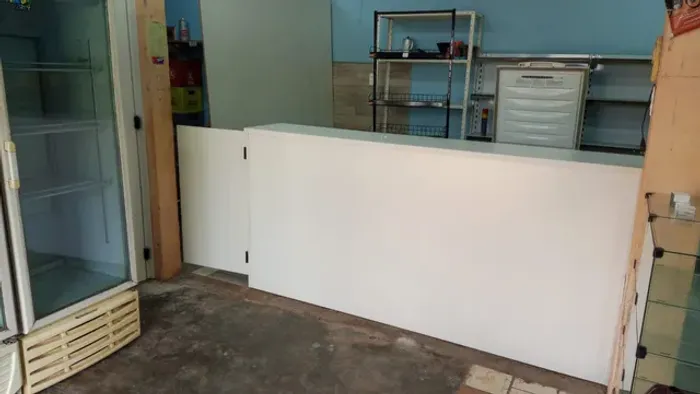 Balcão com porta vai vem atendimento 