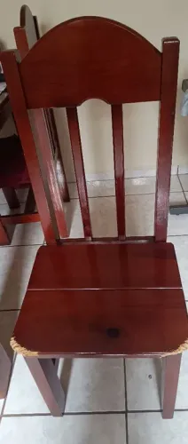 Cadeira de madeira maciça