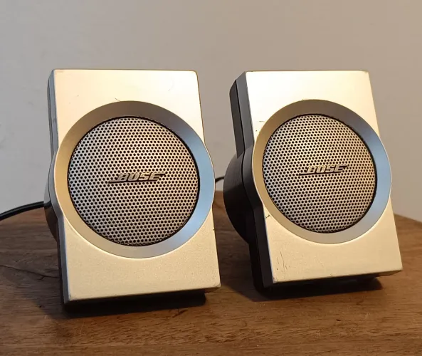 BOSE COMPANION 3 SERIE 1 (só o par de satélites)