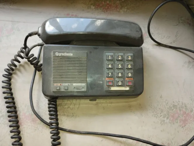 Telefone antigo Gradiente para decoração