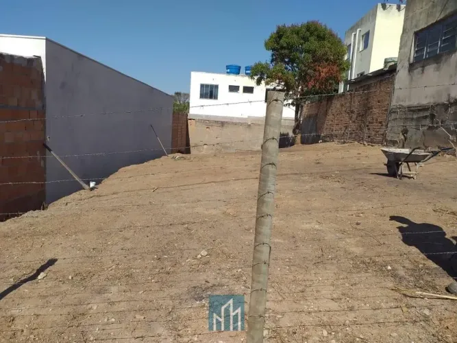 Terreno à venda no bairro Santa Lúcia - Divinópolis/MG