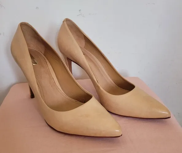 Scarpin Bege Elegante Schutz 39