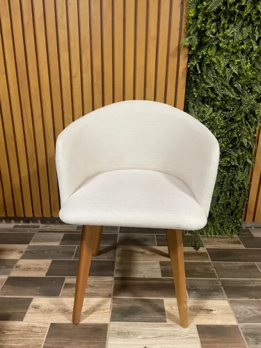 Cadeira Decorativa Estofada - Conforto e Elegância