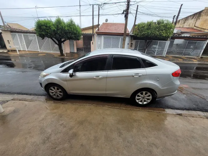 Ford Fiesta Sedan SE 1.6 16V Flex 4P 2011