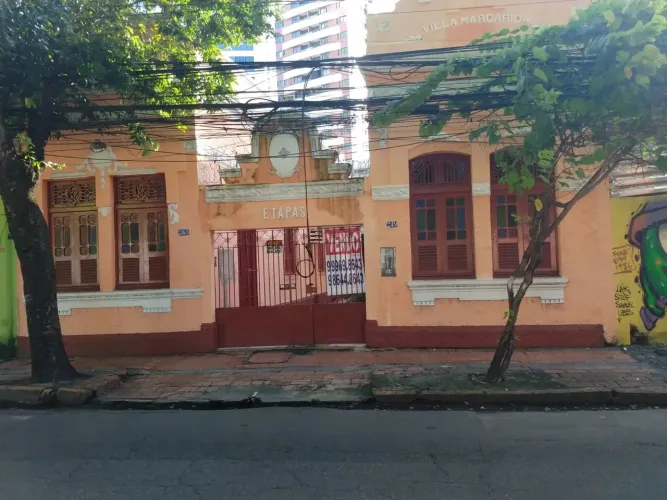 Vendo EXCELENTE CASA COMERCIAL na Rua da Soledade (TERRENO 11X65). fone ZAP 99969.8643.