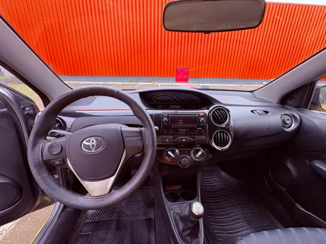 Toyota Etios XS Sedan 1.5 Flex 16V 4P Mec. 2015