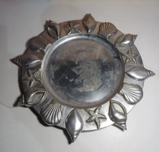 Prato antigo em alumínio conchas do mar Disney 32cm 