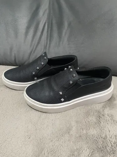 tênis slip on constance 