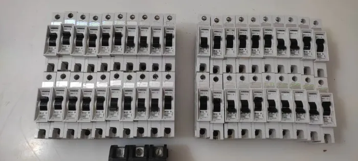 disjuntores siemens unipolar b32