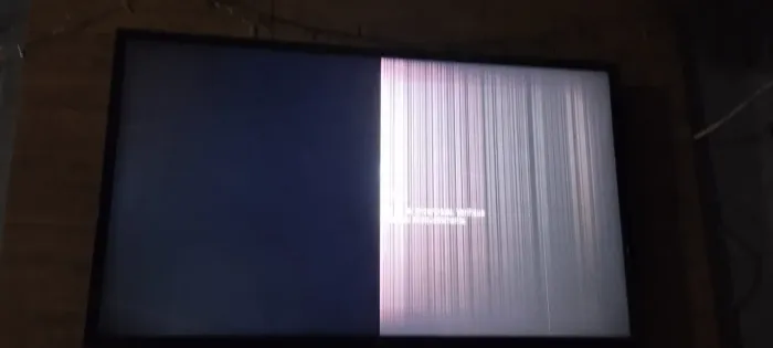 TV com tela danificada