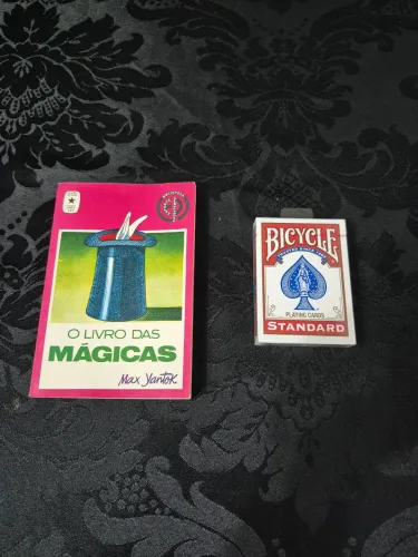 Livro de mágica + baralho Bicycle