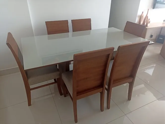 Mesa de Jantar de Madeira com Tampo laca