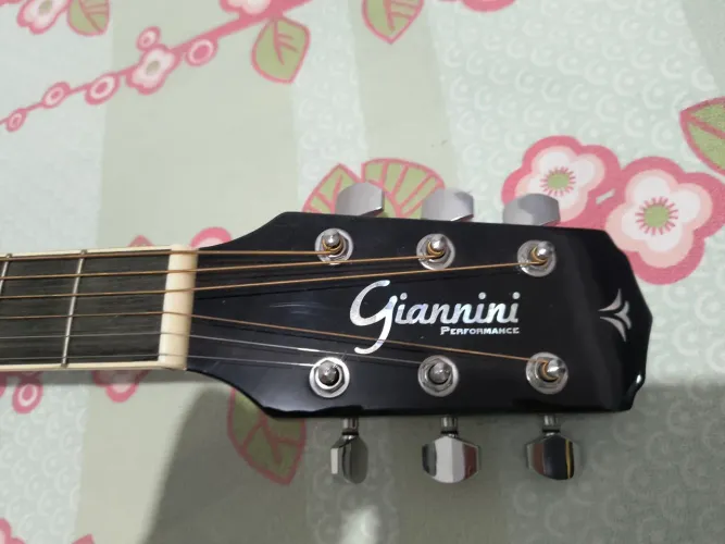 VENDO 650.00 NOVO CORDA DE AÇO, COM 6 PALHETAS, PORTA PALHETA, PESTANA, SUORTE DE PAREDE