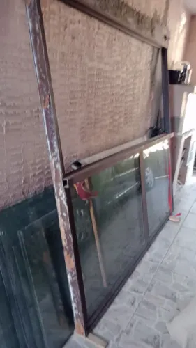 Porta balcao folhas de corre sem detalhes estado de nova 
