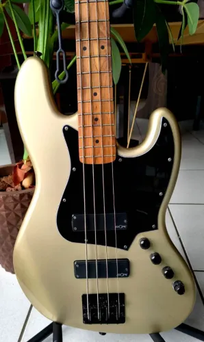 Contra Baixo Squier Contemporary Semi-novo Mixer Instrumentos Musicais