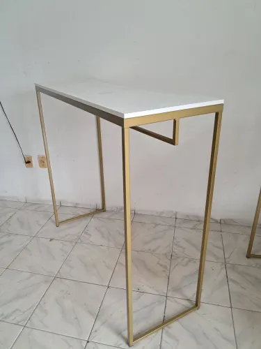 Mesa de Apoio Dourada com Tampo Branco