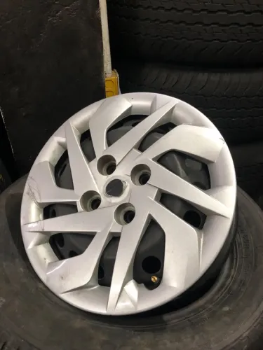 Rodas aro 14 ferro com calotas 4x100 por 200$ cada avulsas