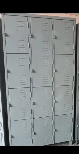 Armário roupeiro vestiário com 12 portas reformado com pitão para cadeado