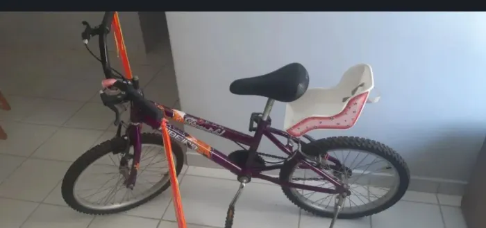 Bicicleta infantil aro 20 Semi Nova