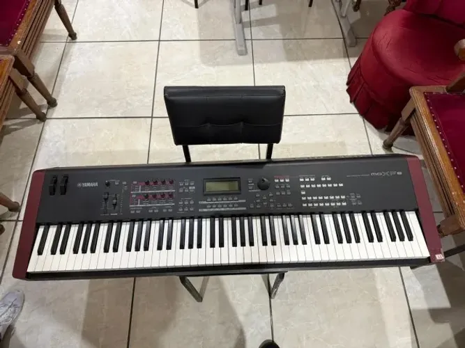 Yamaha MOXF8 - 88 Teclas com Peso de Piano
