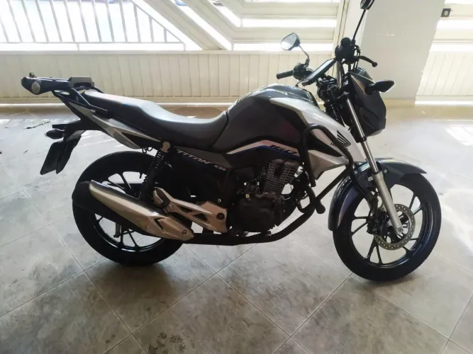 Vendendo moto muito nova e conservada