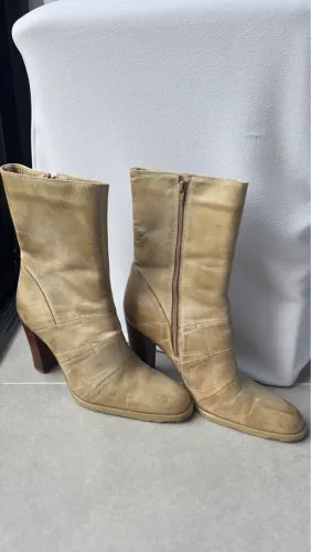 Bota de Couro tamanho 37