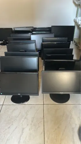 Monitor 19 polegadas 350,00 com adptador pega hdmi e vga