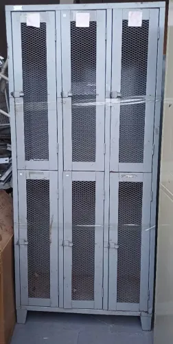 Armário de ferro e Arara de roupas para loja