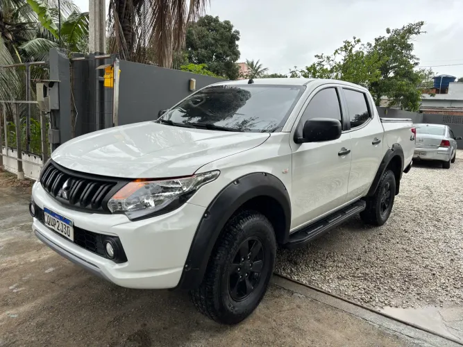 Mitsubishi L200 Triton Sport GLX 2.4 CD Diesel Mec. 2020