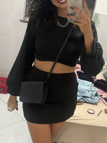 Conjunto short saia e cropped preto manga longa alfaiataria