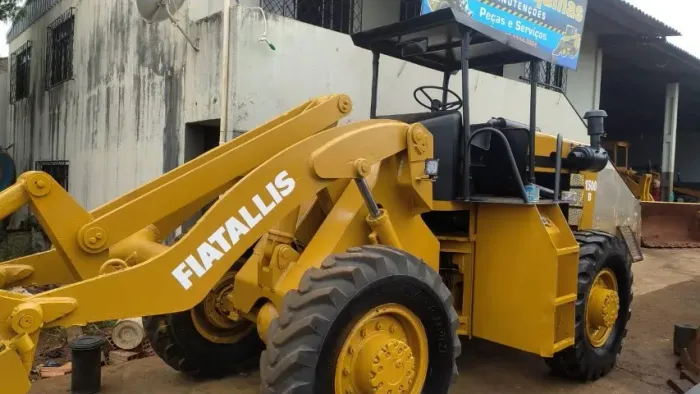 Vende-se pá carregadeira articulada FiatalLis 1500B, ano 1984, 