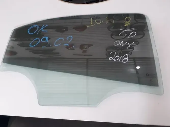 Vidro Traseiro Direito Chevrolet Onix 2018 1415