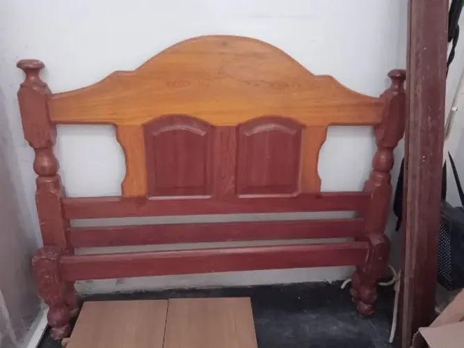 CAMA CASAL DE MADEIRA MACIÇA USADA, BEM CONSERVADA R$330 ENTREGA GRÁTIS