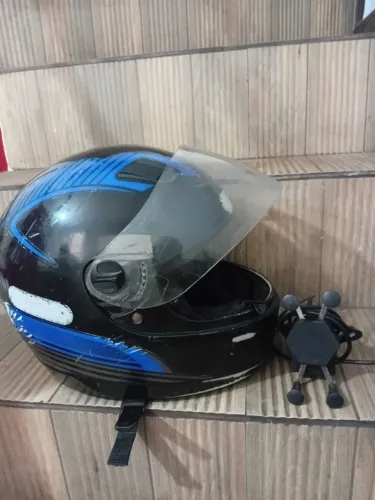 Vendo capacete e suporte