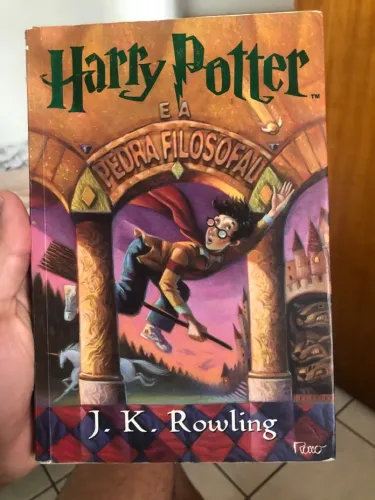 Harry Potter e a Pedra Filosofal - J. K. Rowling