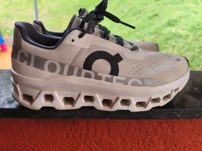 Tênis On Running Cloudmonster 40