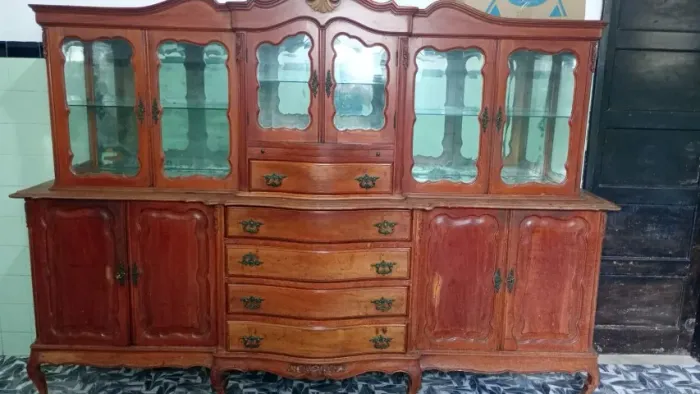 Cristaleira com vidros pisotados movel centenario rarissimo ( super preco )