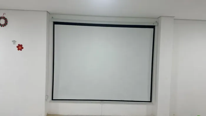Tela de Projeção Retrátil 2.03 x 1.52 Multilaser 