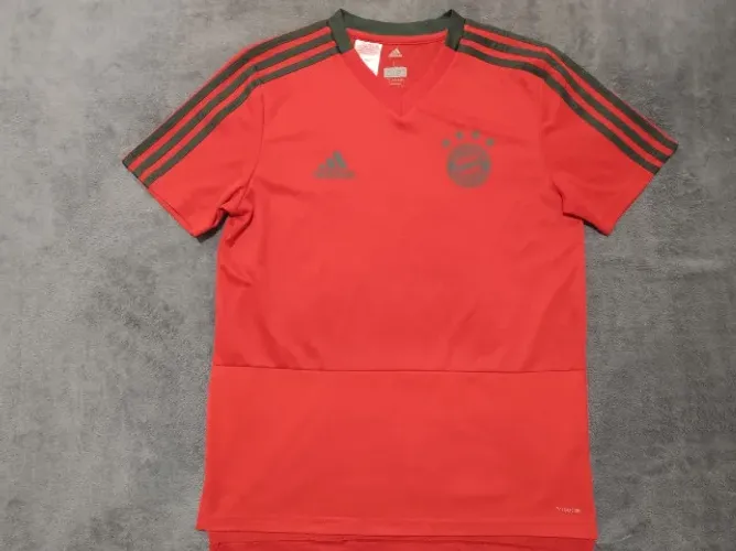 Camisa Oficial Infantil Bayern Munique Adidas 2019, tamanho 13 a 14 anos (47x69cm).