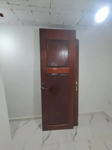 2 portas: uma Balcão e outra Colonial - MADEIRA MACIÇA (2) 900 Reais cada porta