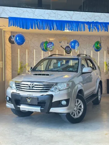 Toyota Hilux SW4 SRV D4-d 4X4 3.0 TDI Dies. AUT 2012