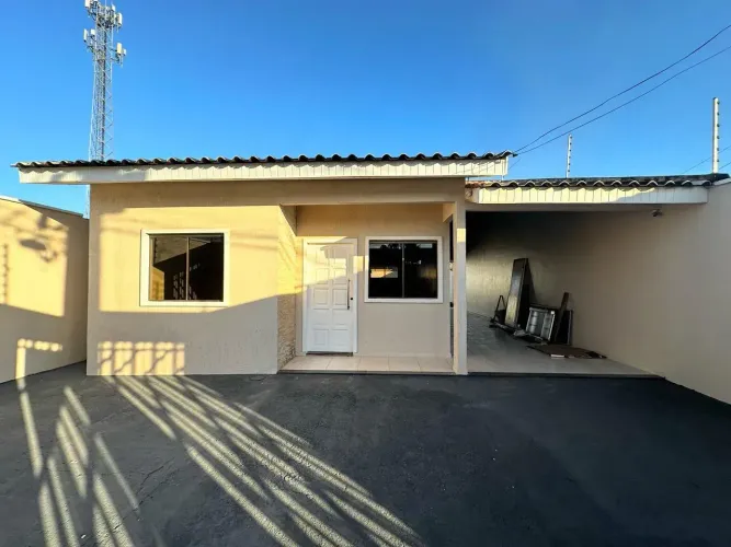 Linda Casa na Av. Alexandre Guimarães, com 3 Qtos 1 suíte, Terreno amplo