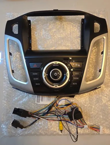 Moldura para multimídia 9 polegadas Ford Focus 2014 a 2019