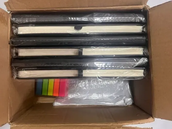 Kit com 6 Cadernos Pautados + Canetas Gel + Marcadores | Personalizáveis
