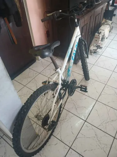 Bicicleta aro 24 com 21 marchas Caloi