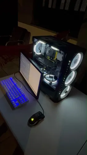 COMPUTADOR SEMI NOVO!! A VISTA TEM NEGOCIAÇÃO.